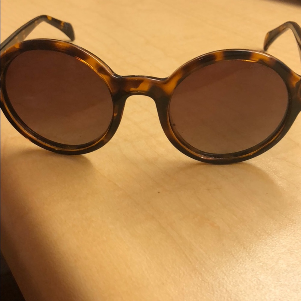 Tortoise Tommy Hilfiger round sunglasses